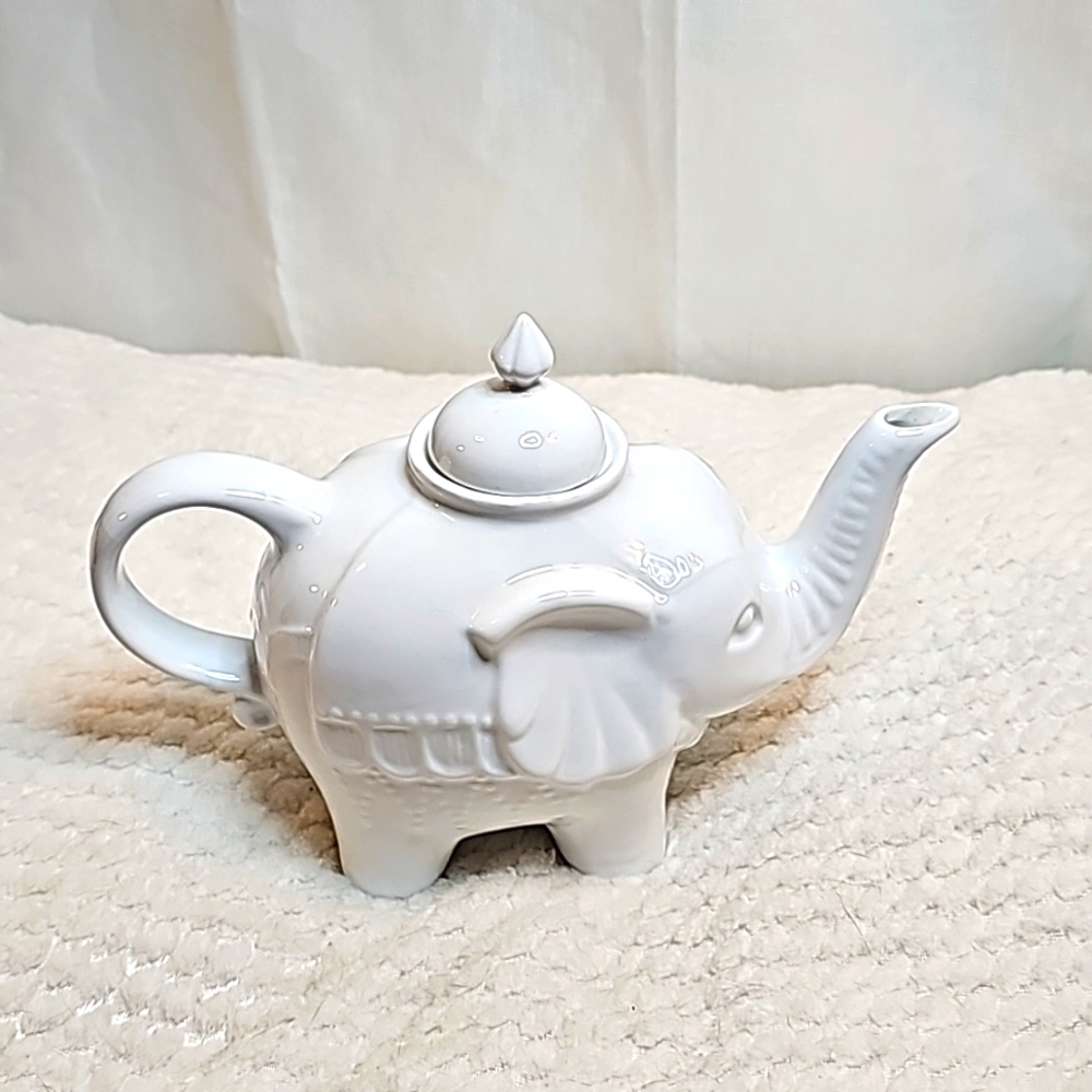 Cordon Bleu Porcelain Elephant Tea Pot